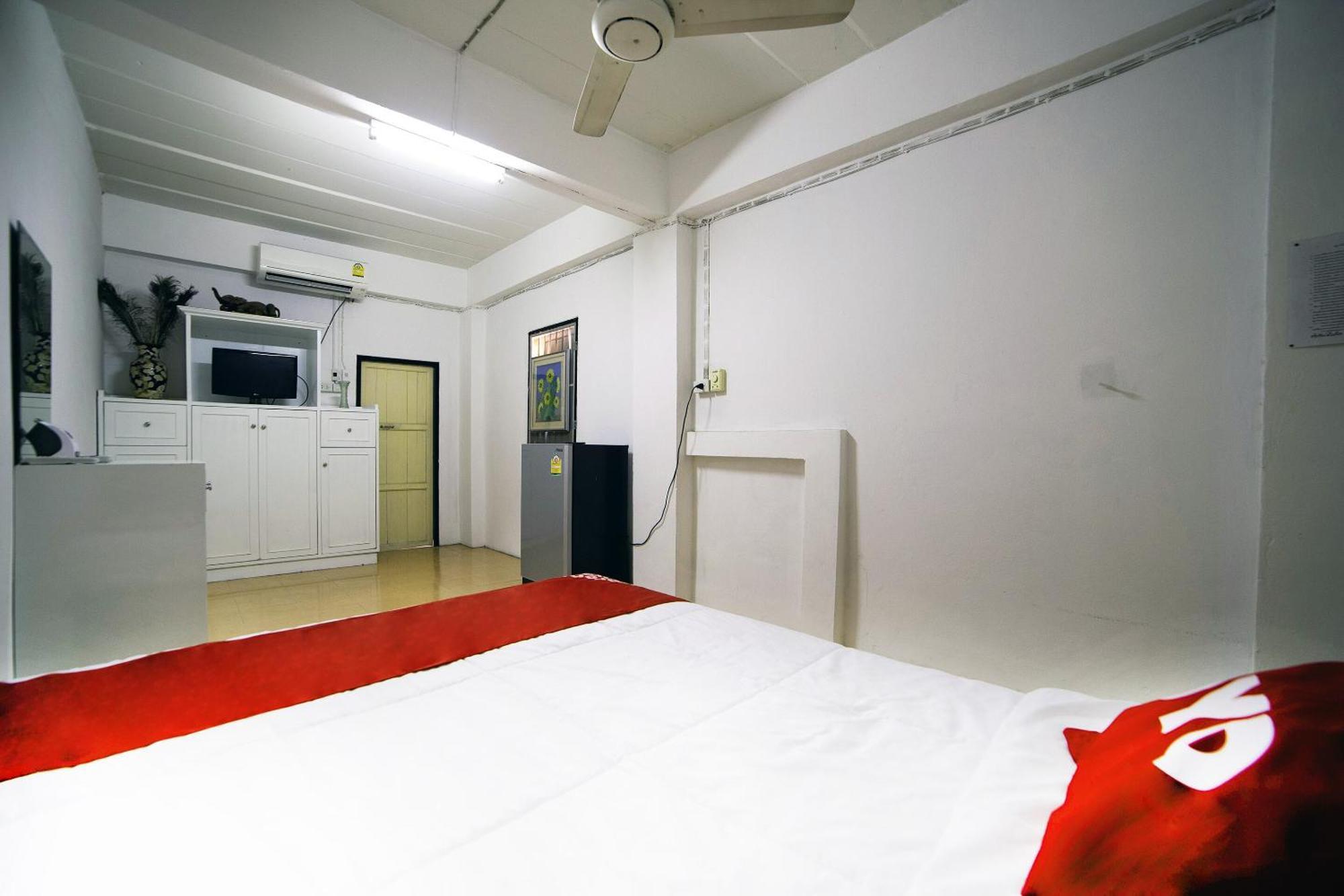 Oyo 560 Chang Hostel Suvarnabhumi Бангкок Экстерьер фото