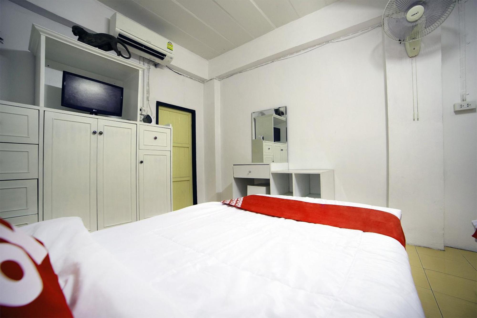 Oyo 560 Chang Hostel Suvarnabhumi Бангкок Экстерьер фото